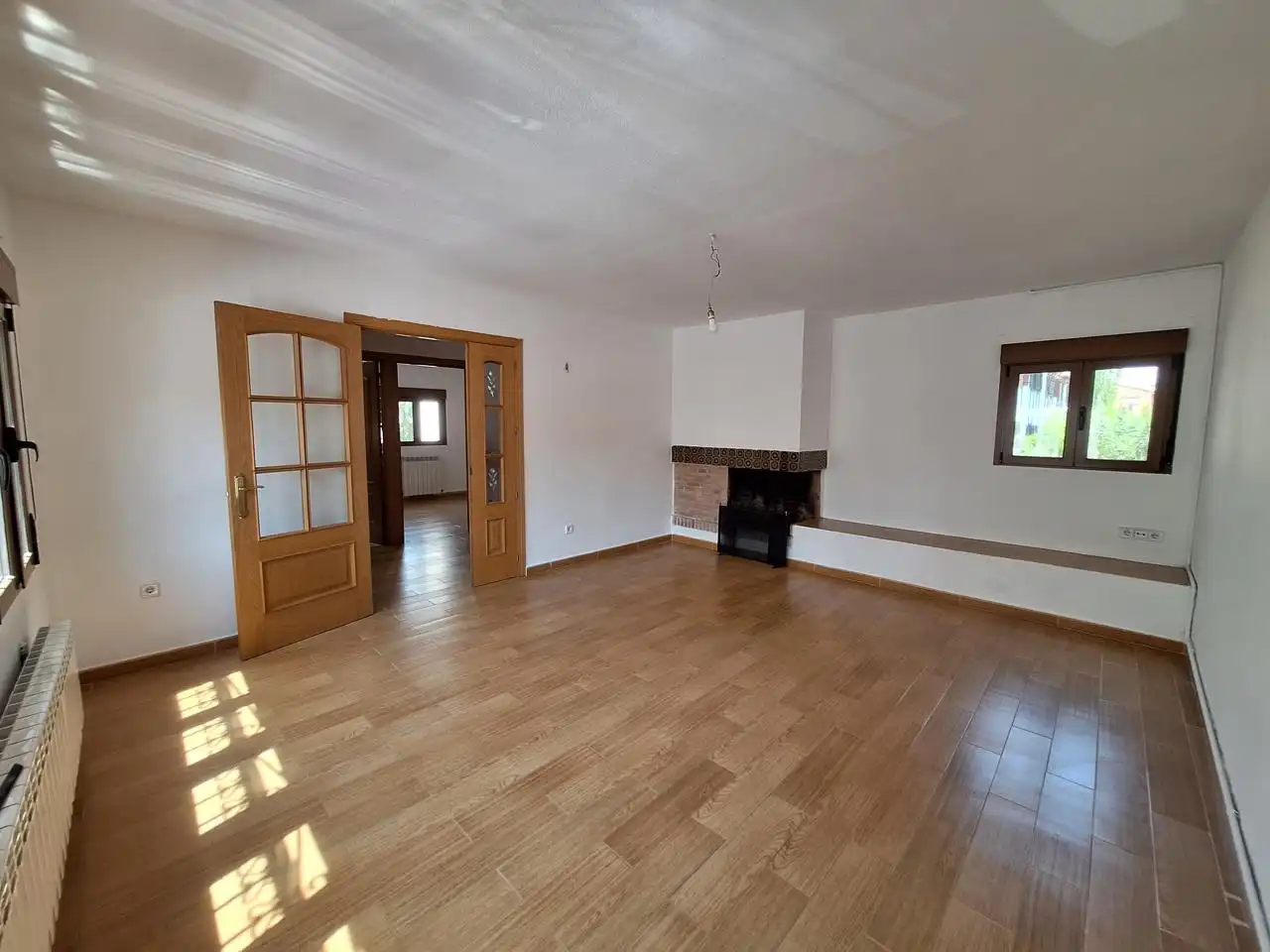 Sala d'estar de Casa adosada en venda en Quijorna amb Calefacció, Terrassa i Piscina comunitària
