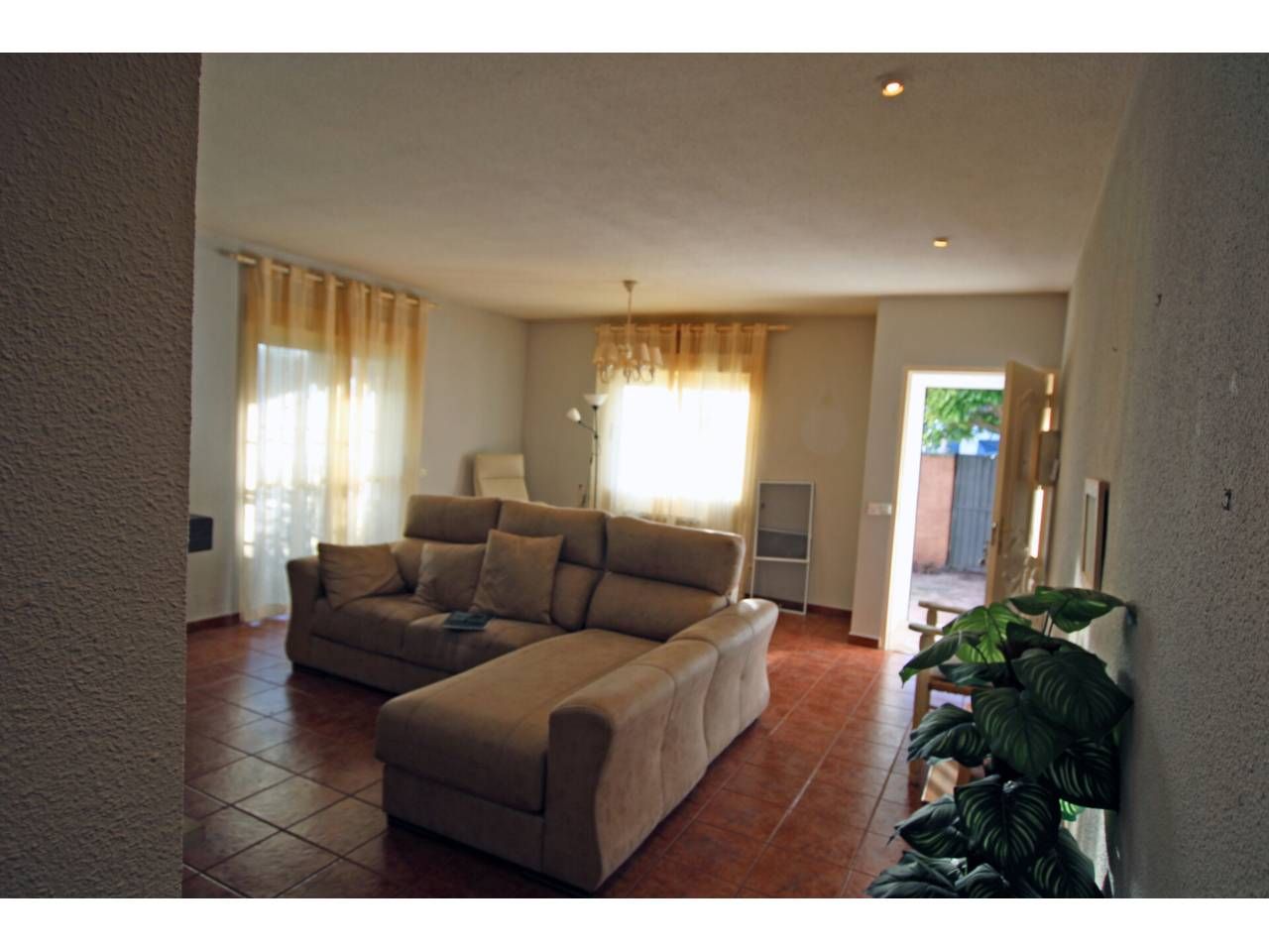 Sala d'estar de Casa o xalet en venda en Trijueque amb Jardí privat, Terrassa i Piscina