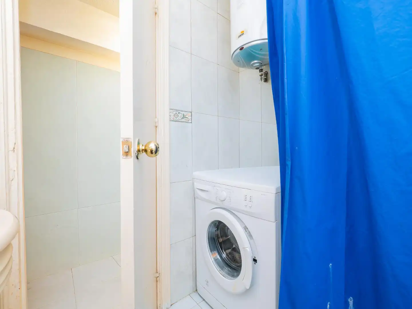 Baño de Estudio en venta en Benalmádena con Terraza y Amueblado
