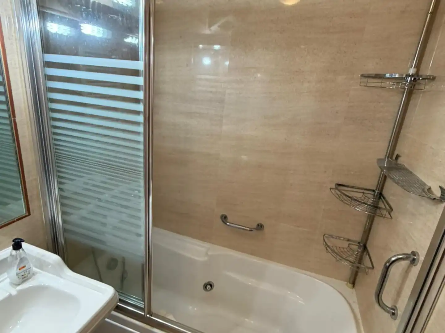 Badezimmer von Wohnung zur Miete in Madrid mit Klimaanlage, Heizung und Terrasse