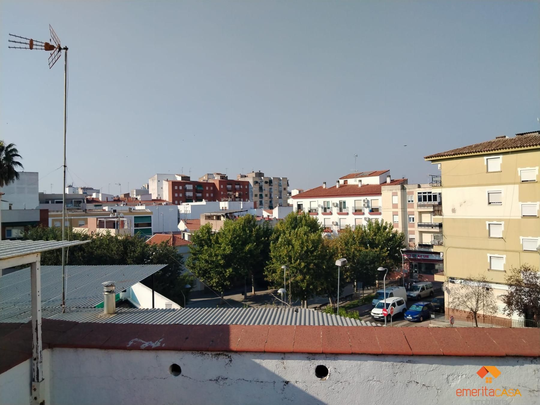 Vista exterior de Pis en venda en Mérida amb Terrassa