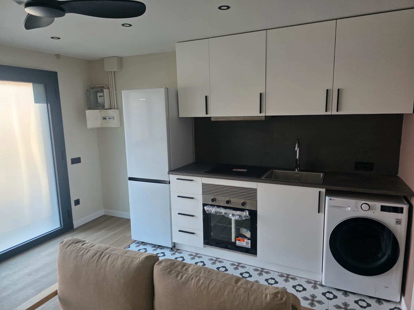 Cocina de Planta baja de alquiler en  Barcelona Capital con Amueblado y Horno