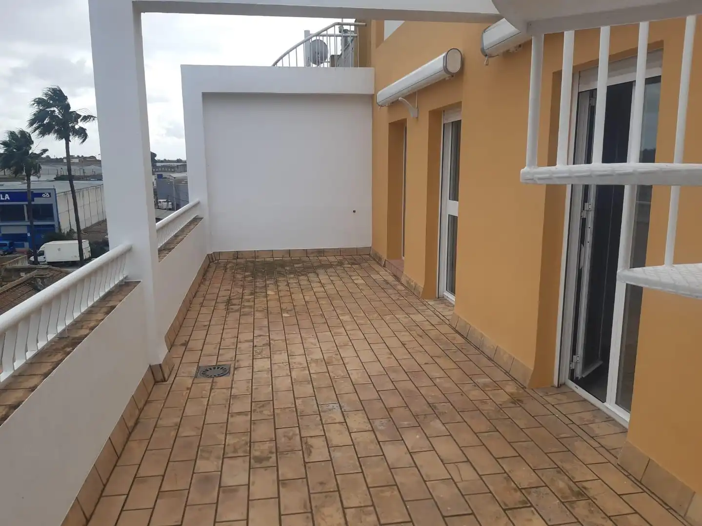 Terraza de Ático en venta en Dos Hermanas con Aire acondicionado, Terraza y Alarma