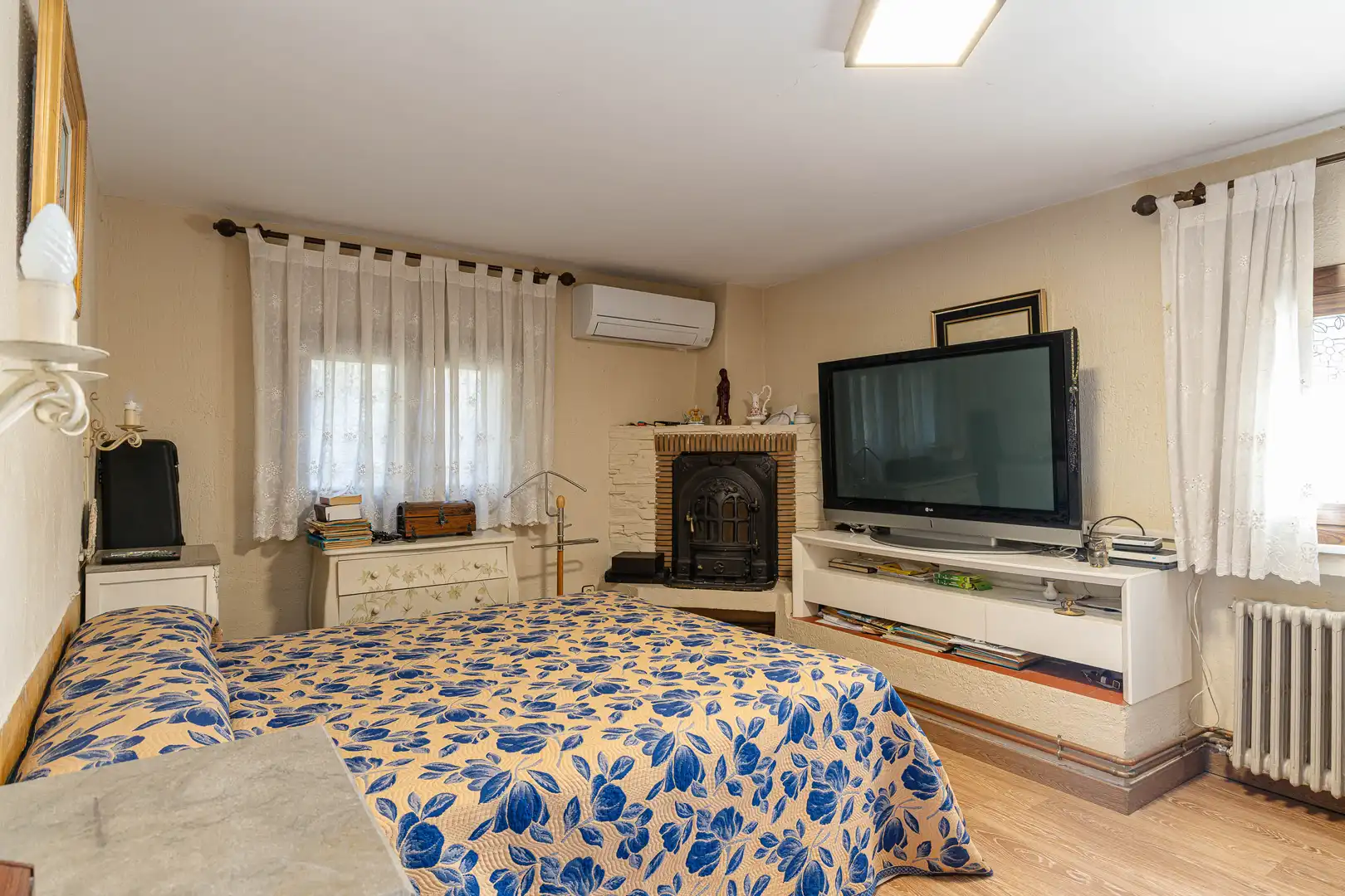 Bedroom of Houses for sale in Villanueva de la Cañada  with Air Conditioner, Heating and Private garden