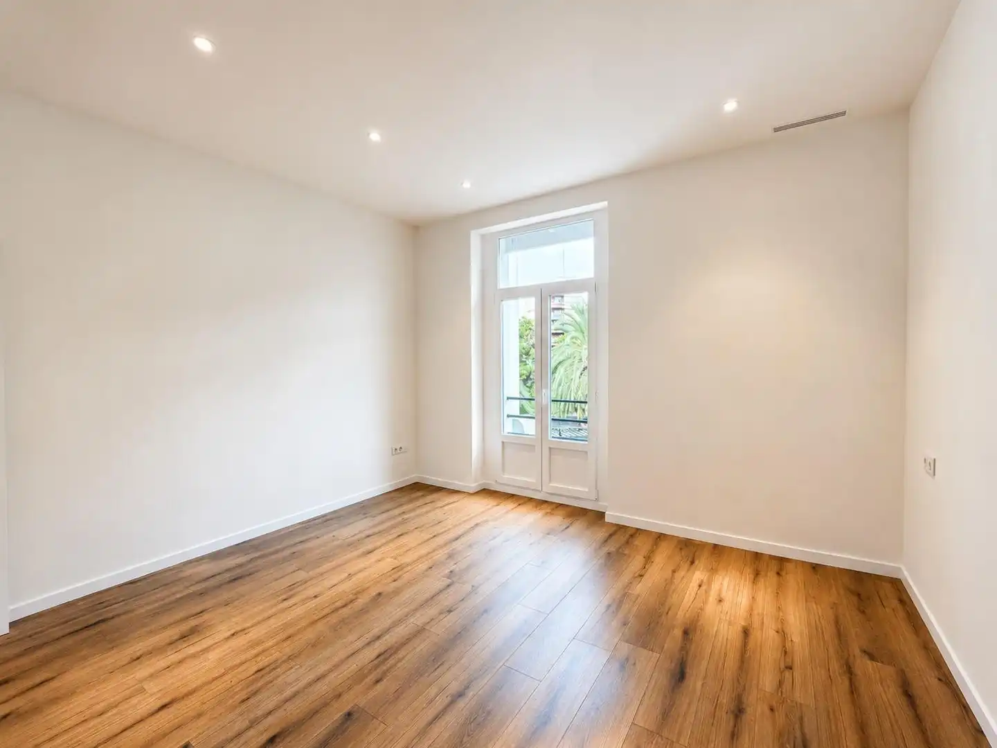 Bedroom of Flat for rent in Valencia  with Air Conditioner, Heating and Parquet flooring