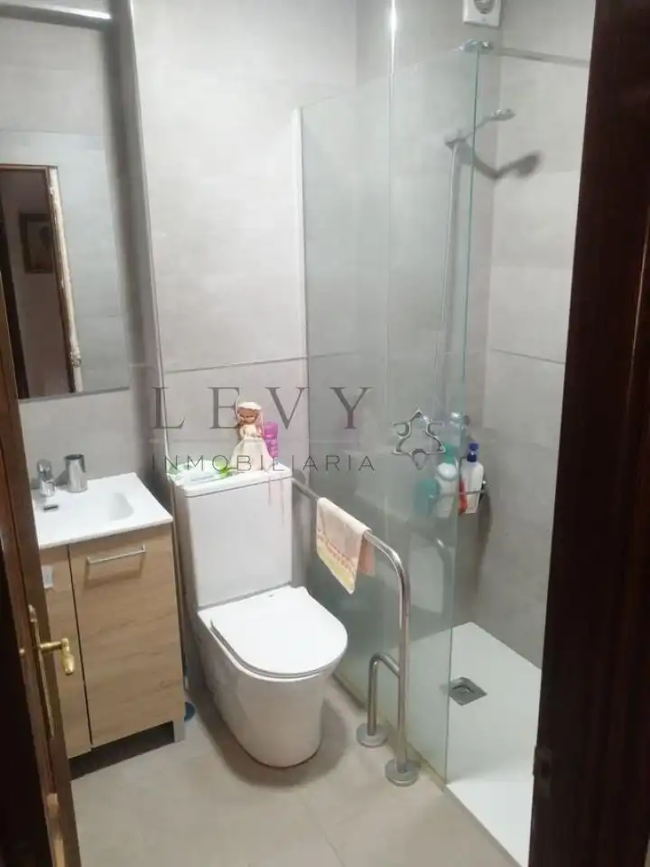 Baño de Piso en venta en Málaga con Calefacción, Terraza y Amueblado