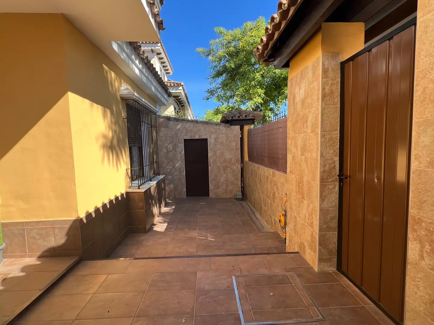 Terrassa de Casa adosada en venda en Espartinas amb Aire condicionat, Calefacció i Jardí privat