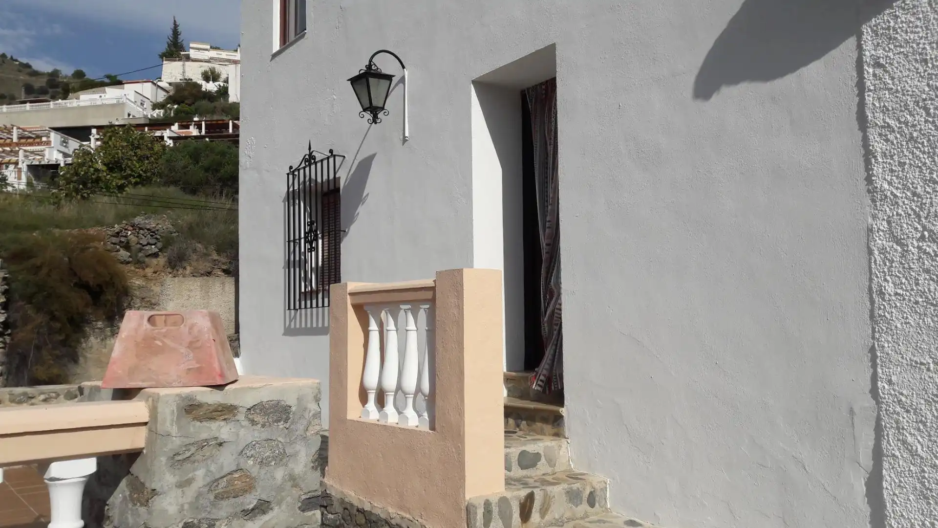 Vista exterior de Casa adosada en venda en Almuñécar amb Piscina comunitària