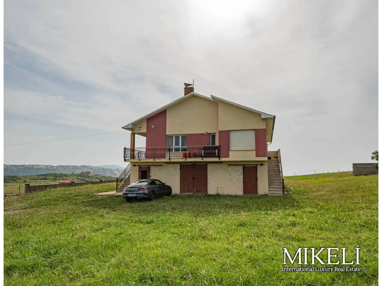 Vista exterior de Casa o xalet en venda en Miengo amb Calefacció, Jardí privat i Terrassa