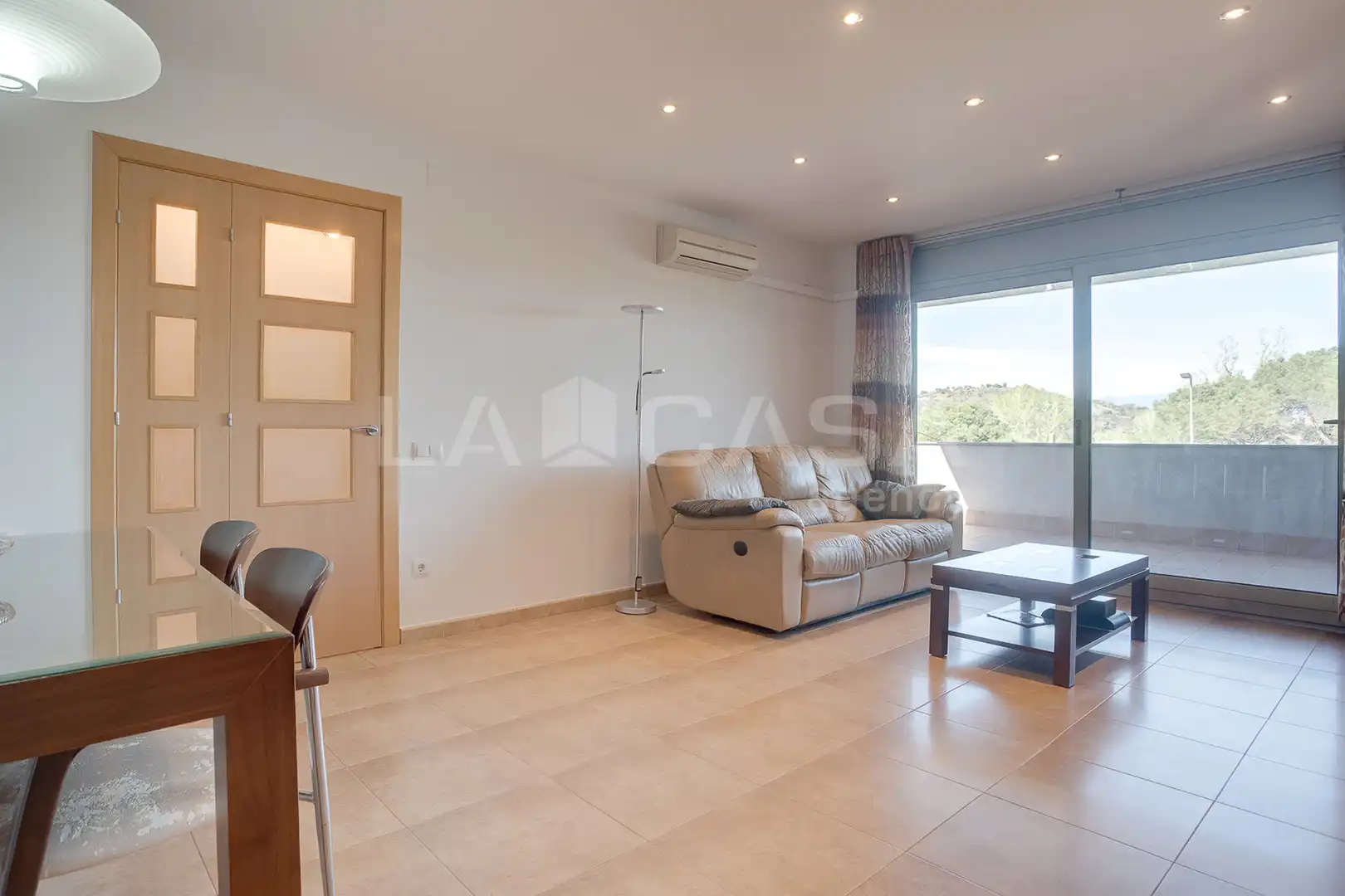 Sala d'estar de Casa adosada en venda en Montornès del Vallès amb Calefacció, Terrassa i Traster