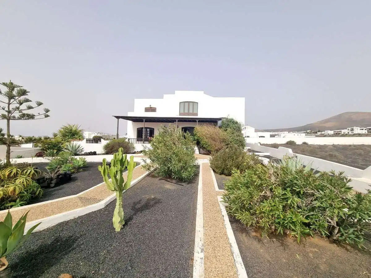 Vista exterior de Casa o chalet en venta en Tías con Jardín privado, Terraza y Amueblado