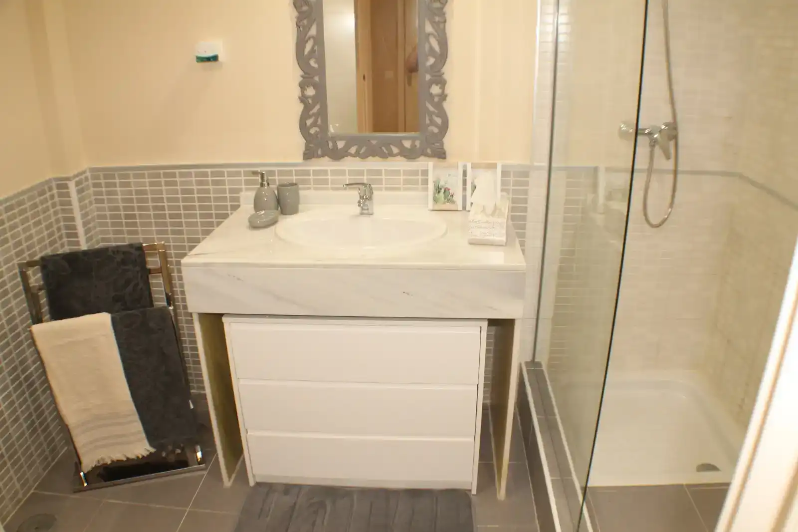 Badezimmer von Wohnung zur Miete in La Alcaidesa mit Klimaanlage, Schwimmbad und Balkon