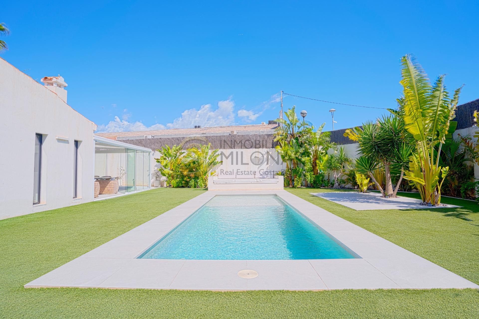 Piscina de Casa o xalet en venda en L'Alfàs del Pi amb Aire condicionat, Calefacció i Jardí privat