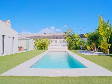 Chalet con piscina en venta en L'Albir