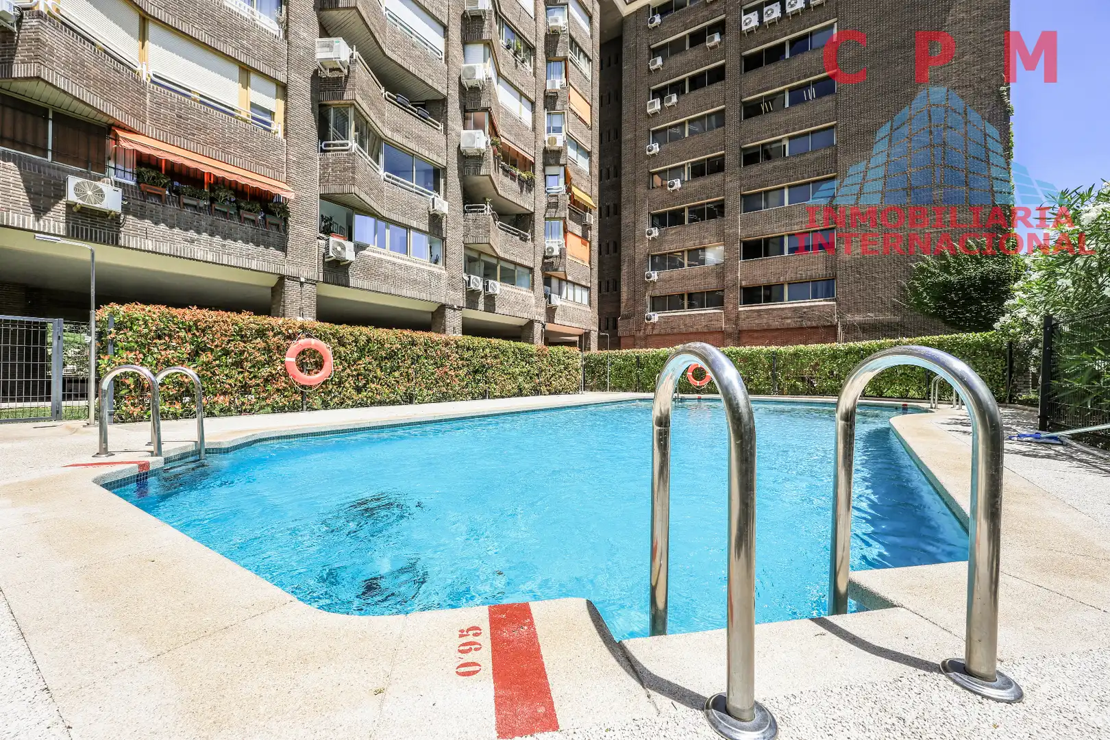 Schwimmbecken von Wohnung zur Miete in Madrid mit Klimaanlage, Heizung und Parkett
