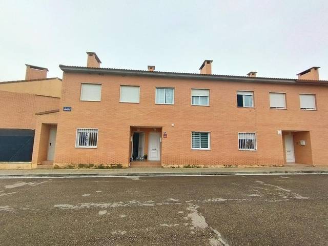 Casa adosada en Venta en Calle HISPANIDAD en Osera de Ebro