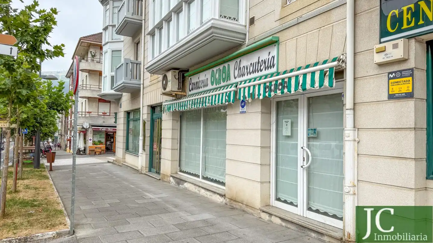 Local comercial en venda a paseo del baron de adzaneta 15