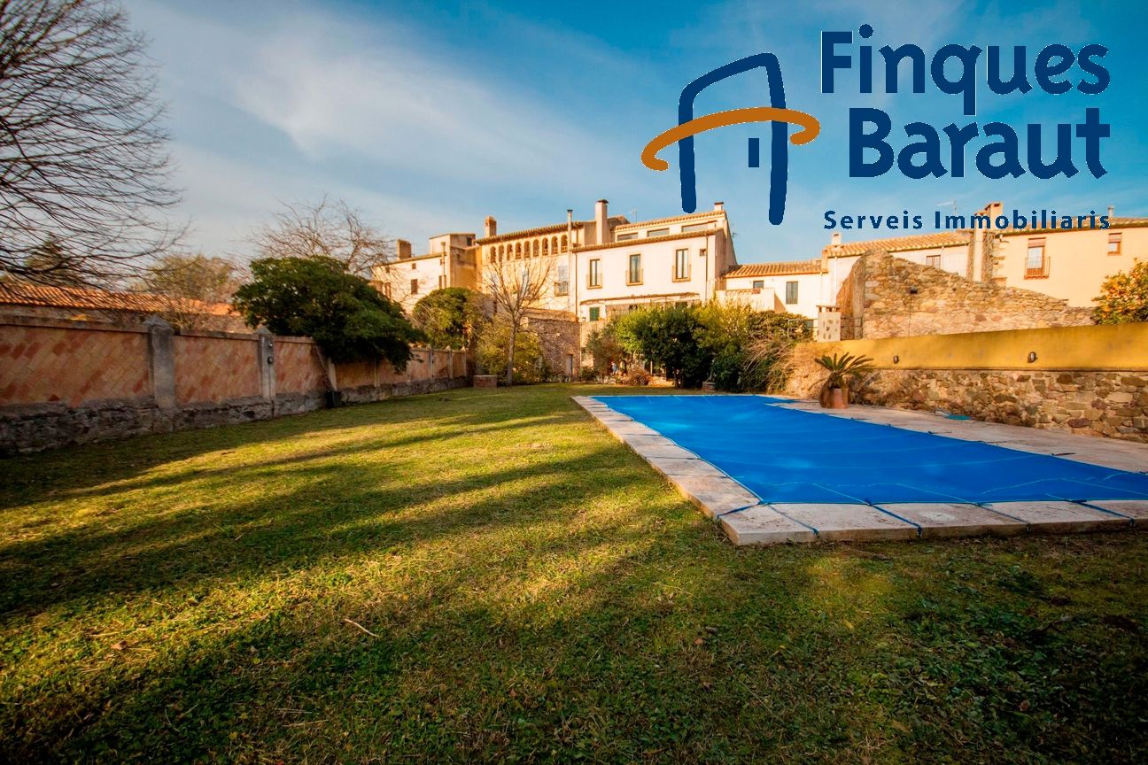 Piscina de Finca rústica en venda en Darnius amb Calefacció, Jardí privat i Parquet