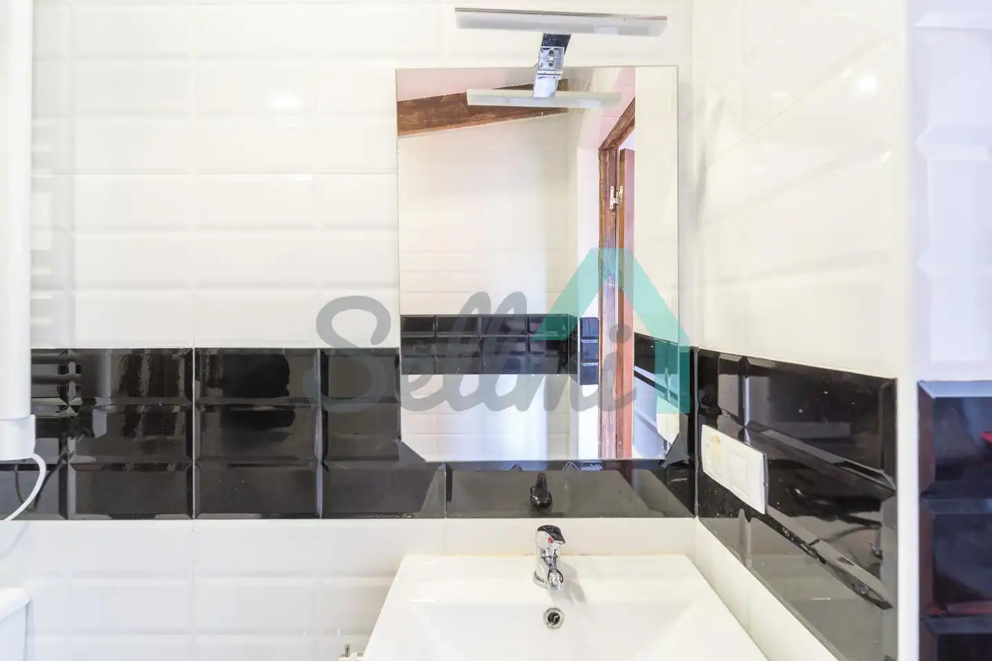 Bany de Casa o xalet en venda en Oviedo  amb Jardí privat, Terrassa i Traster
