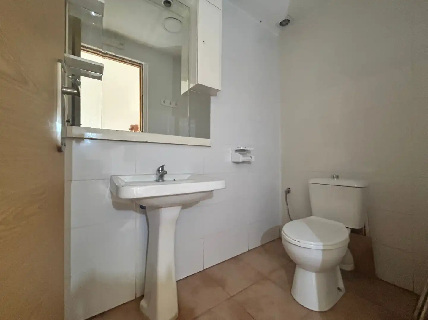 Bathroom of Commercial properties for rent in Alaquàs