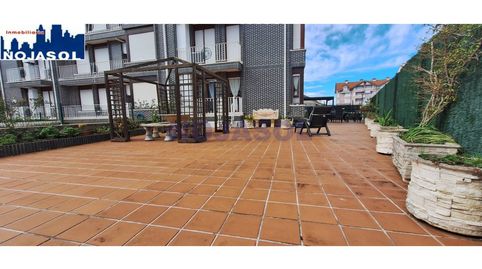 Ref. 002083   Bajo con terraza, mesas, sillas, tumbonas, cenador y barbacoa