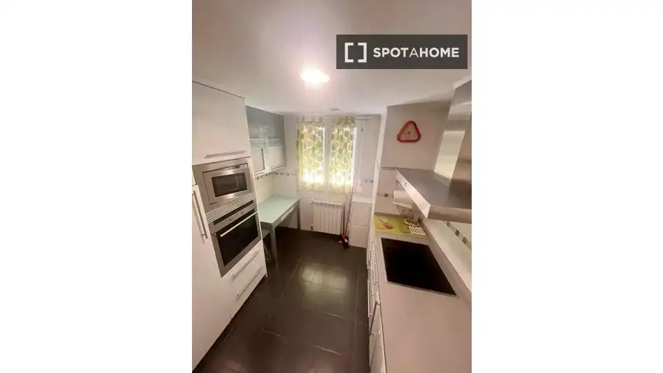 Cocina de Piso para compartir en Madrid con Aire acondicionado, Calefacción y Terraza