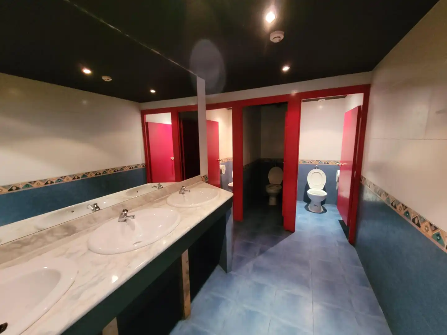 Badezimmer von Fabrikhallen zum Verkauf in Igualada