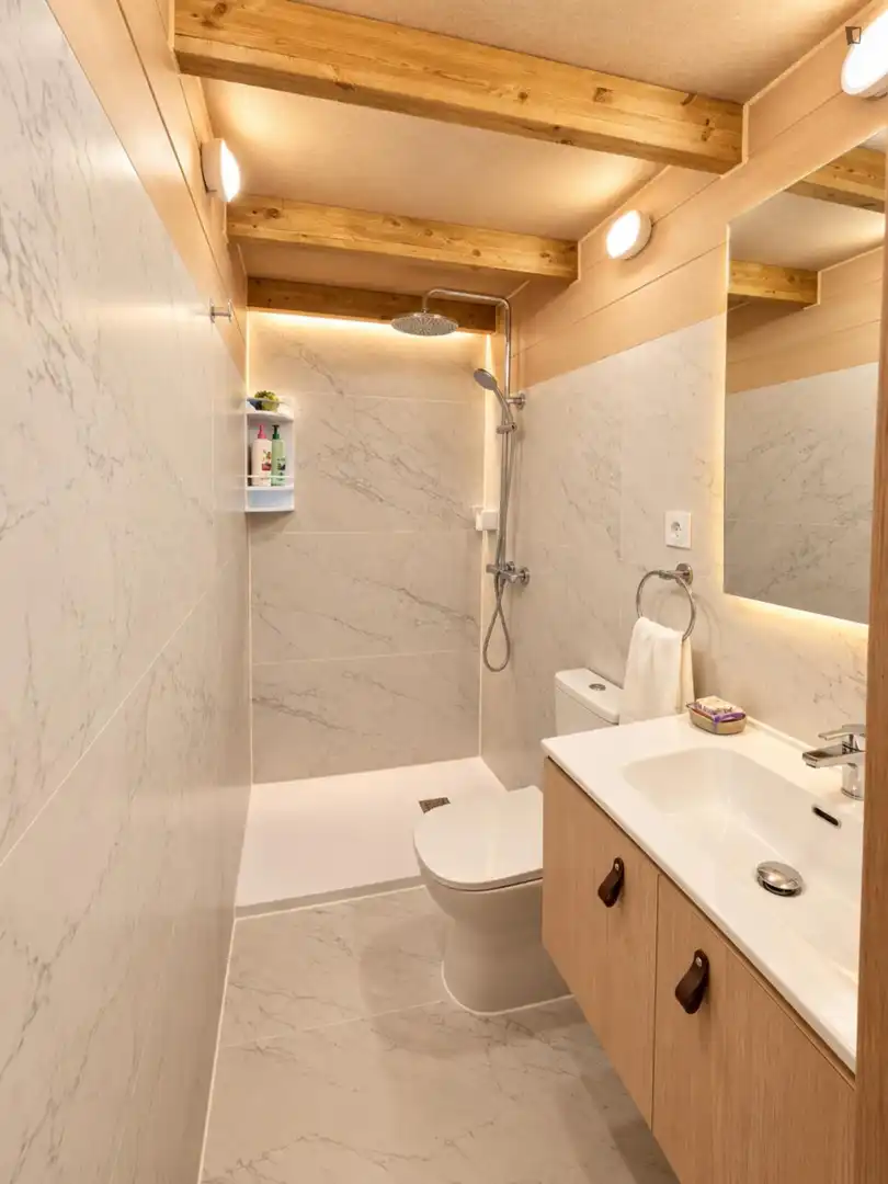 Bathroom of Apartments for rent in Latina