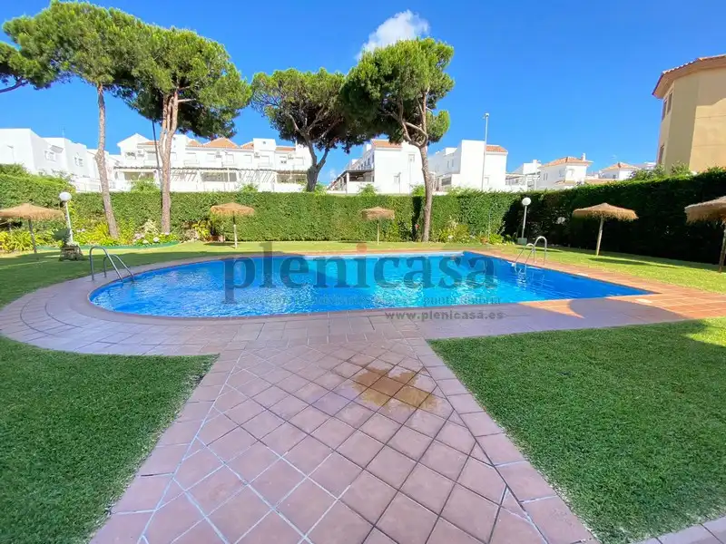 Piscina de Piso en venta en Punta Umbría con Terraza, Trastero y Amueblado