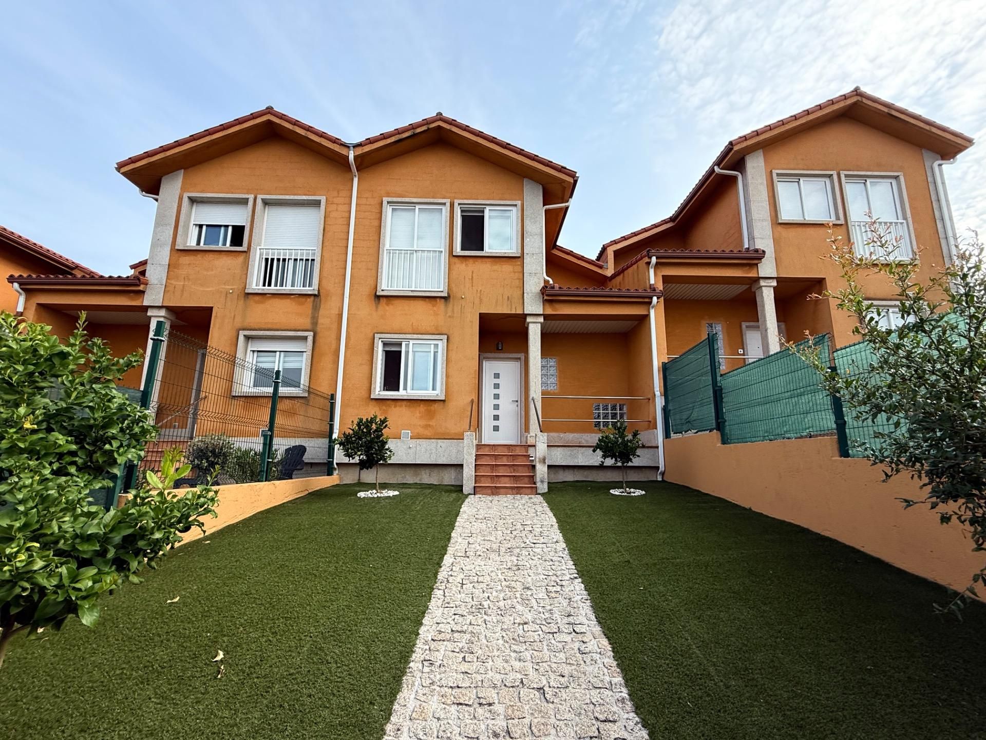 Exterior view of Single-family semi-detached for sale in O Pereiro de Aguiar   with Heating, Private garden and Terrace
