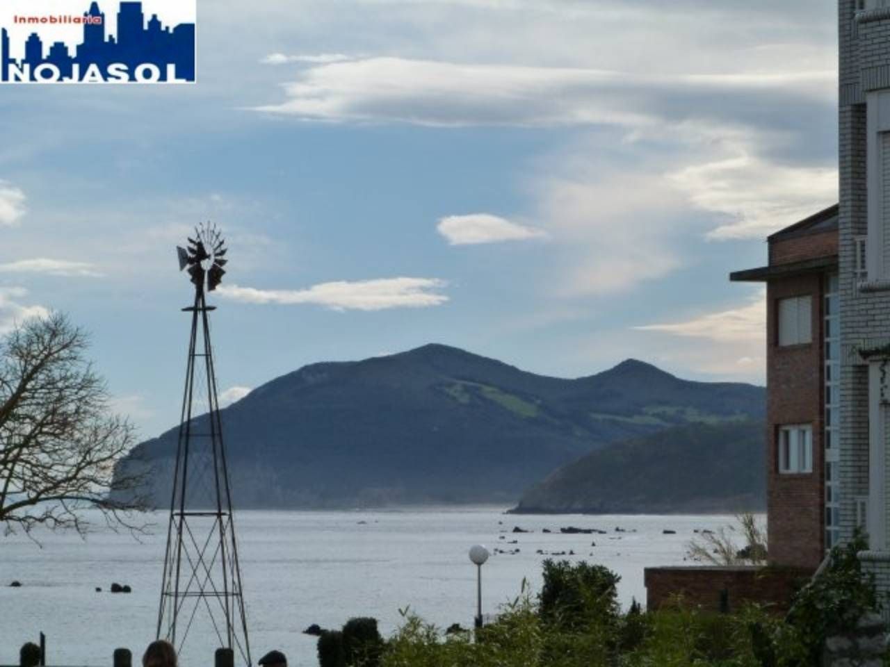 Vista exterior de Casa o xalet de lloguer en Noja amb Terrassa i Moblat