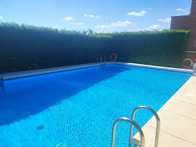 Piscina de Casa adosada en venda en Algete amb Aire condicionat, Calefacció i Jardí privat
