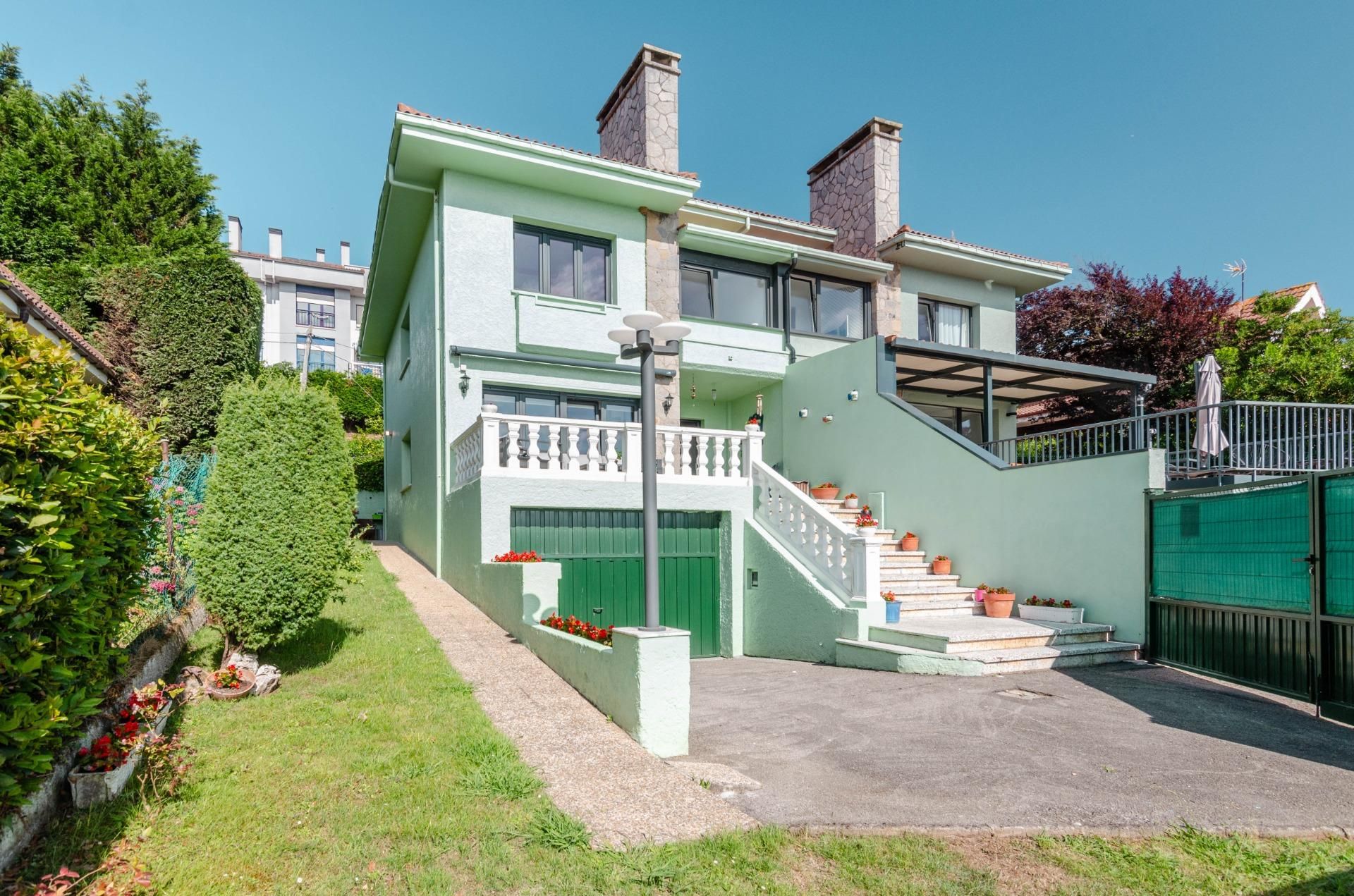 Exterior view of Single-family semi-detached for sale in Gozón  with Heating, Private garden and Terrace
