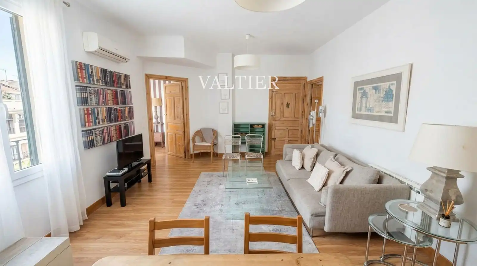 Living room of Flat for rent in Madrid  with Air Conditioner, Heating and Furnished