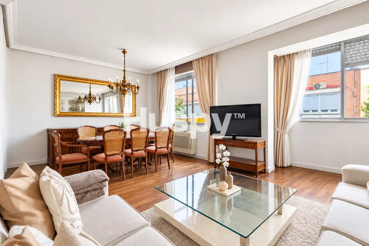 Piso con ascensor en venta en Calle Guzman el Bueno, imagen 2