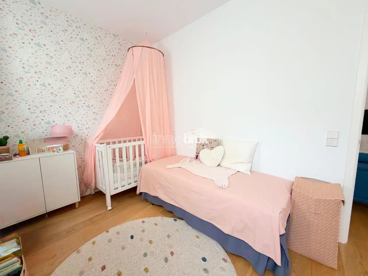 Schlafzimmer von Dachboden zur Miete in Madrid mit Terrasse und Abstellraum