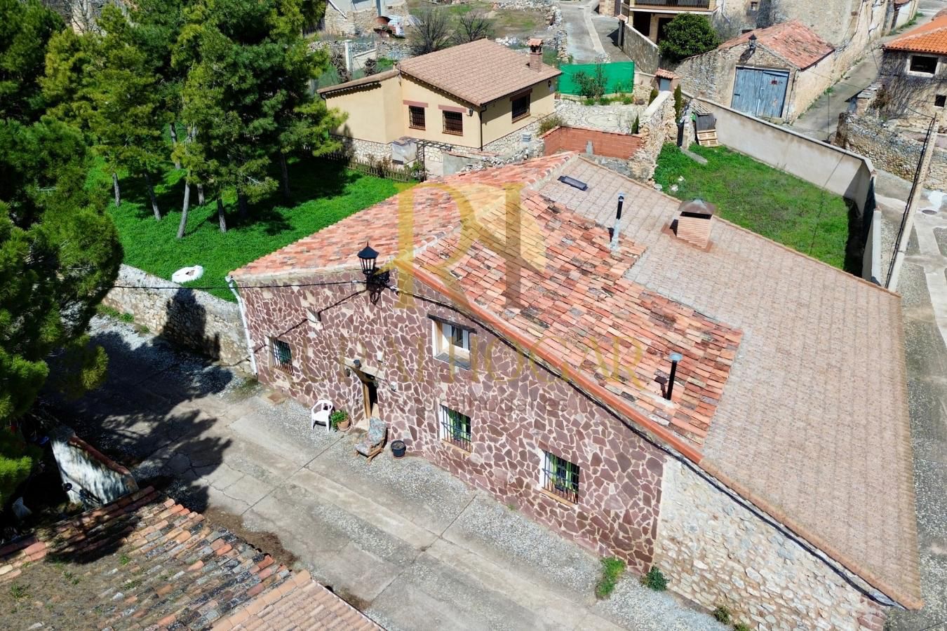 Vista exterior de Casa o xalet en venda en Torrubia amb Jardí privat, Parquet i Moblat
