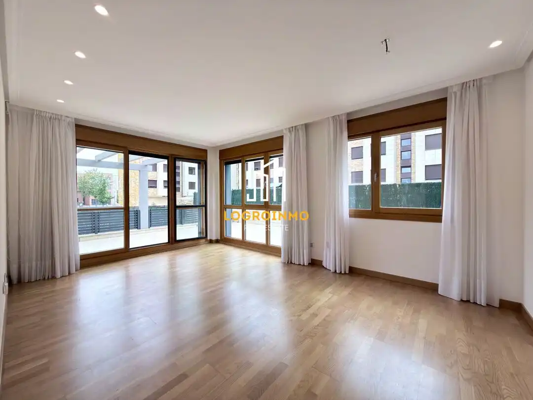 Living room of Flat for sale in  Logroño  with Air Conditioner, Heating and Private garden