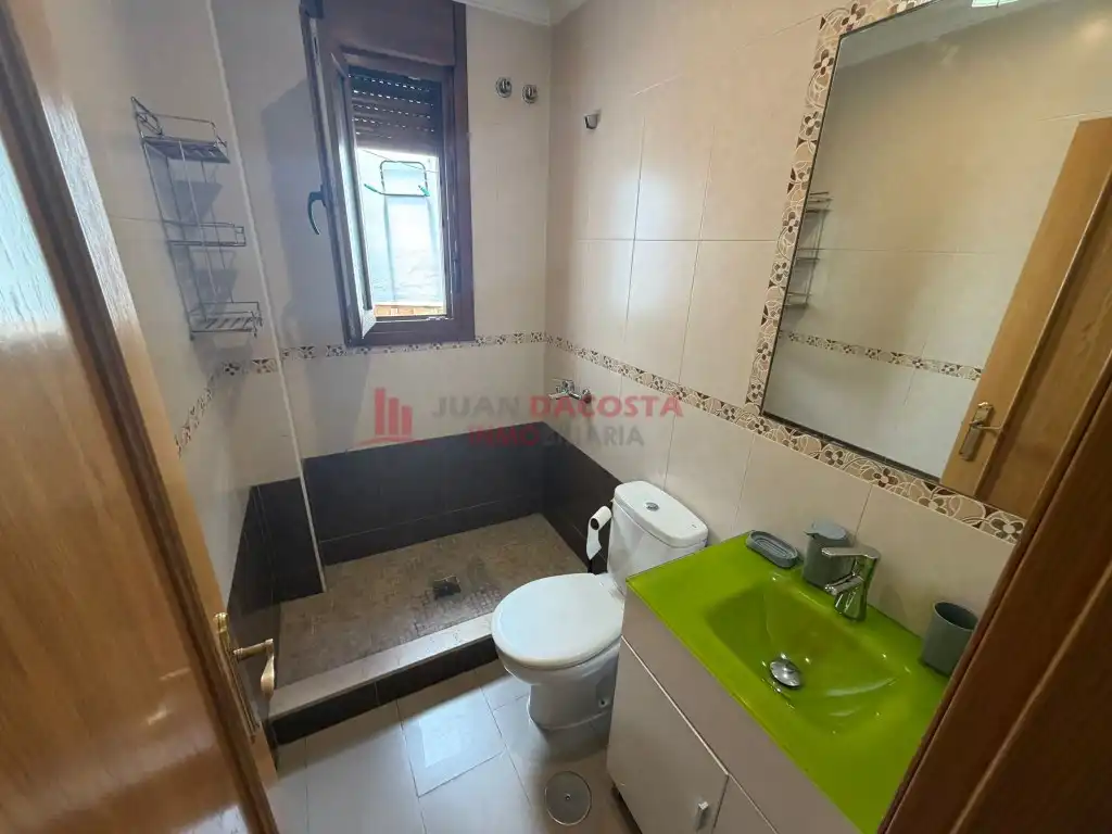 Badezimmer von Wohnungen zum Verkauf in Lepe