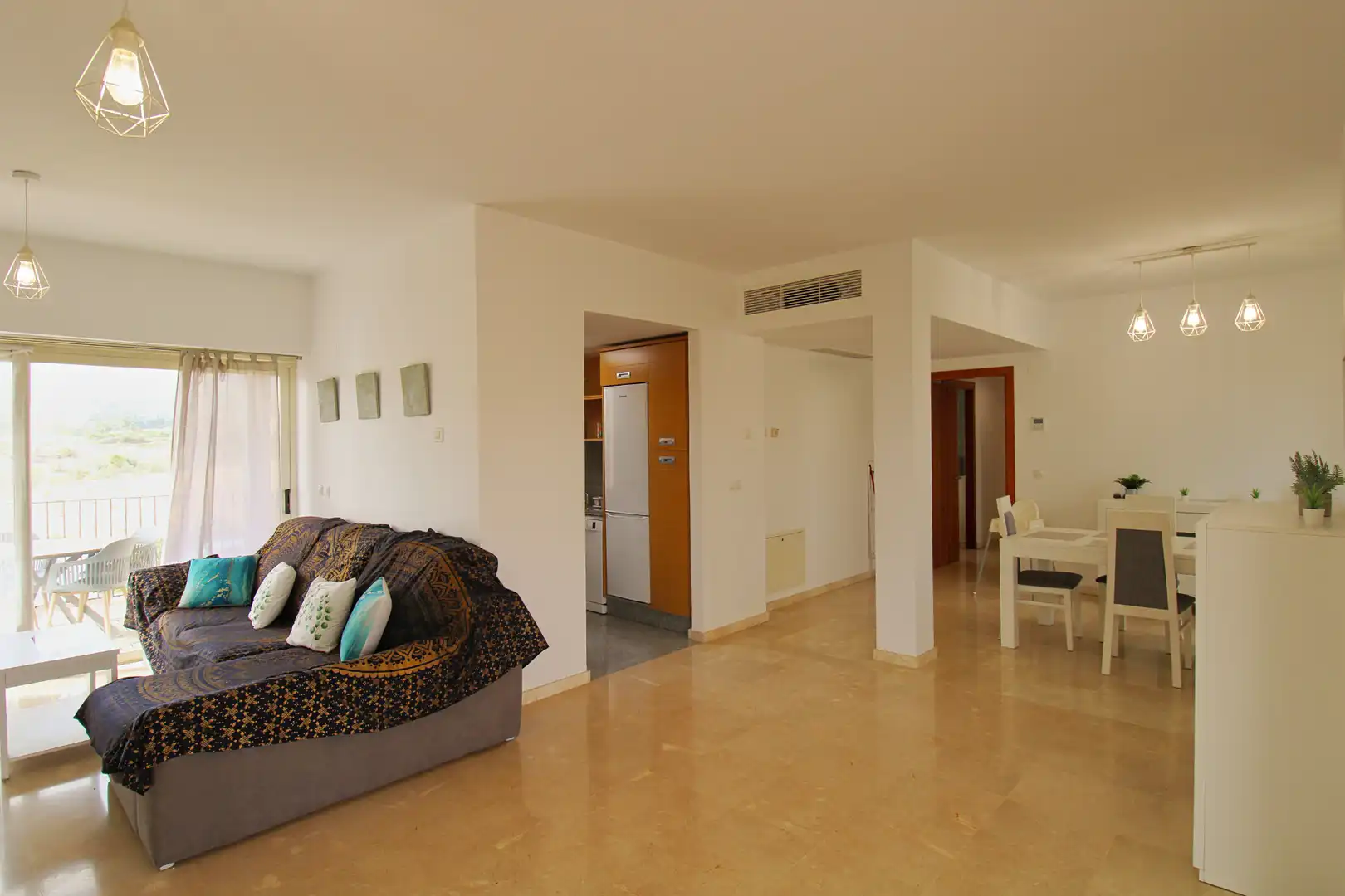 Sala de estar de Piso en venta en Alhaurín de la Torre con Aire acondicionado, Terraza y Piscina comunitaria
