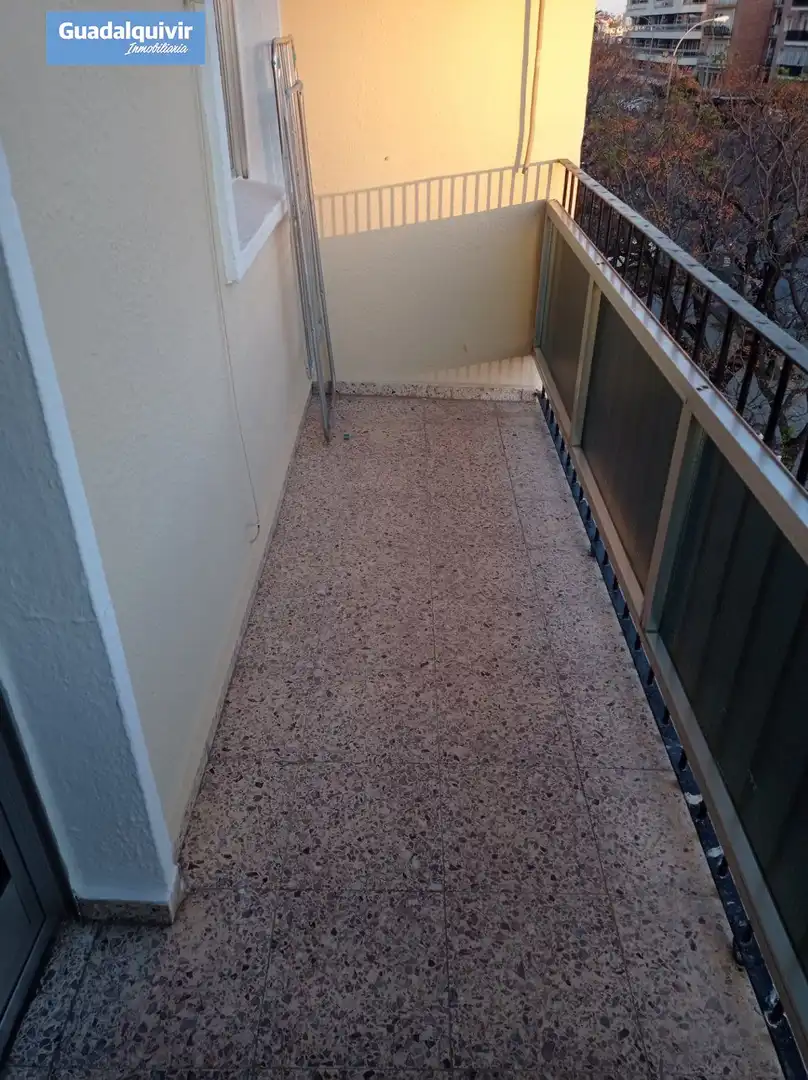 Terrasse von Wohnung zur Miete in Sevilla mit Klimaanlage, Terrasse und Möbliert