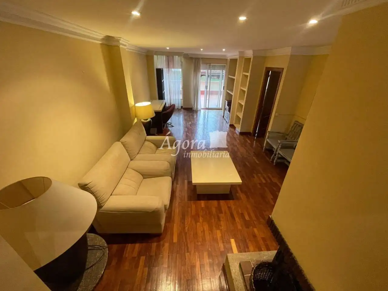 Sala de estar de Dúplex en venta en Valladolid con Calefacción, Parquet y Terraza