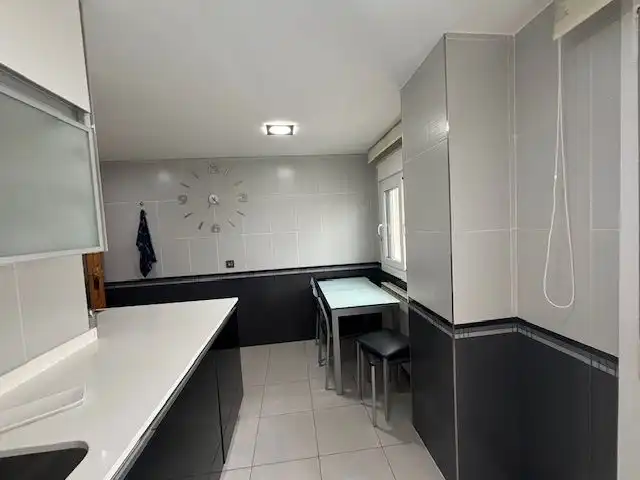 Wohnung zur Miete in Calle del Concejo de Olaz, 17, Mendillorri