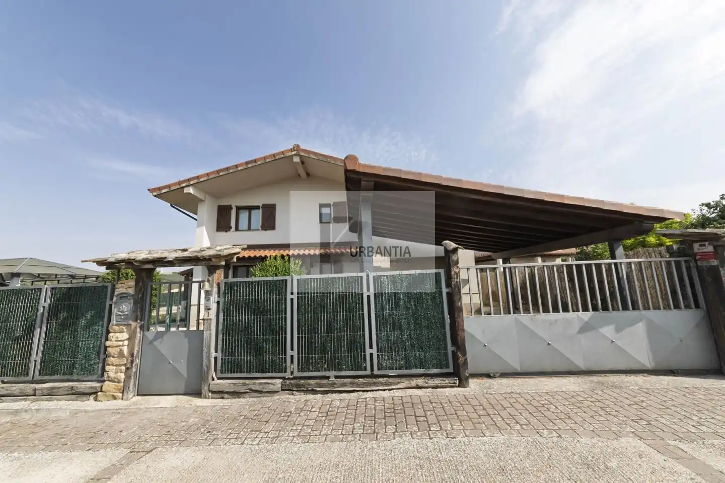 Vista exterior de Casa o xalet en venda en Olóriz / Oloritz amb Aire condicionat, Calefacció i Jardí privat