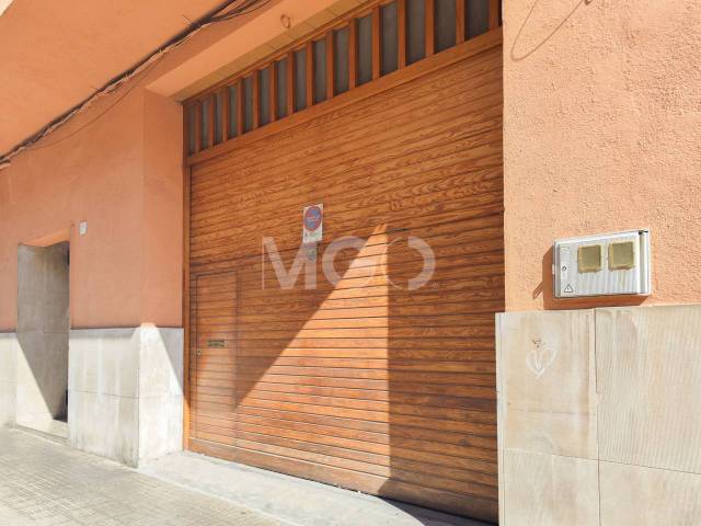 Local comercial en Alquiler en industria, 25 en Caputxins - Ambulatori