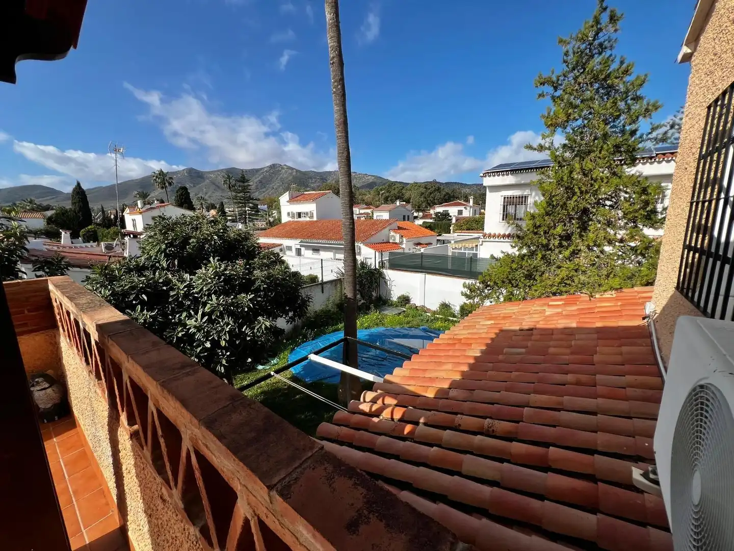 Vista exterior de Casa o xalet en venda en Málaga amb Aire condicionat, Calefacció i Jardí privat