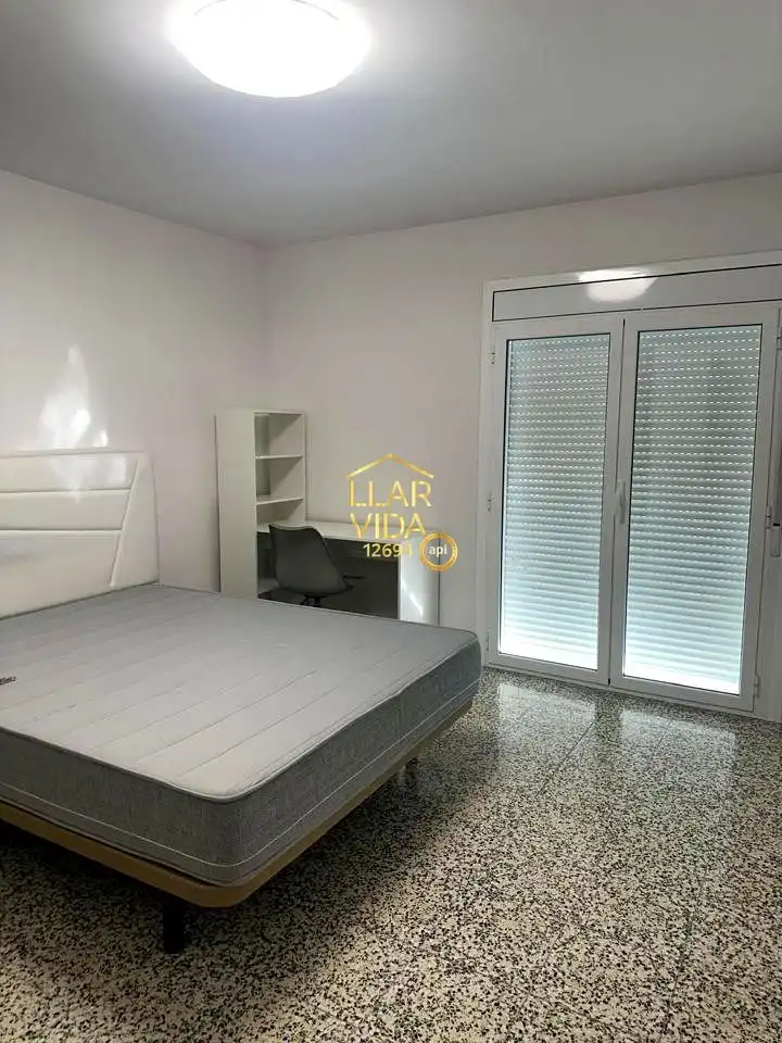 Habitación de Piso de alquiler en Lleida con Aire acondicionado, Calefacción y Amueblado