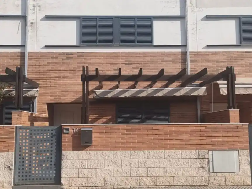 Adosado con piscina en venta en 25 d'abril 14