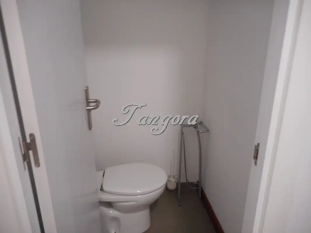 Baño de Local de alquiler en Getxo  con Aire acondicionado, Parquet y Alarma