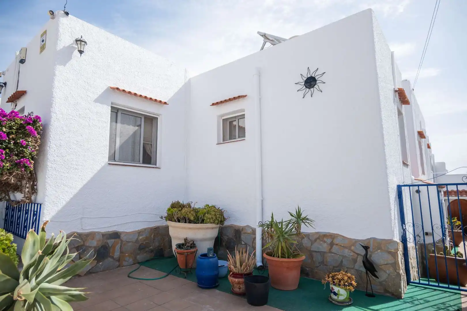 Vista exterior de Casa o xalet en venda en Mojácar amb Aire condicionat, Calefacció i Jardí privat